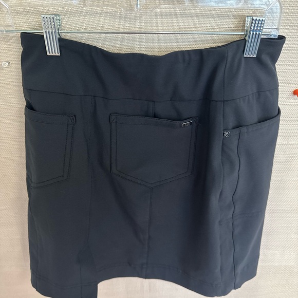 Classic Black Women's Skirt - Picture 2 of 3